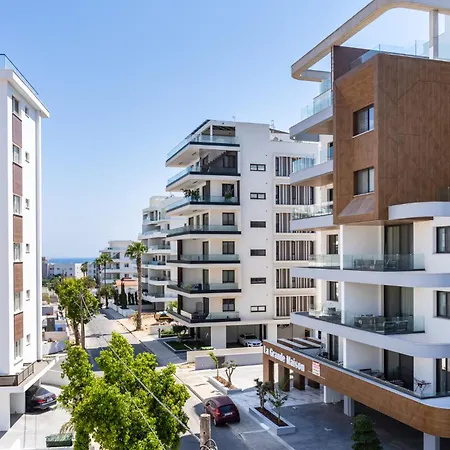 Densho 2-br Luxury By Makenzy Larnaca